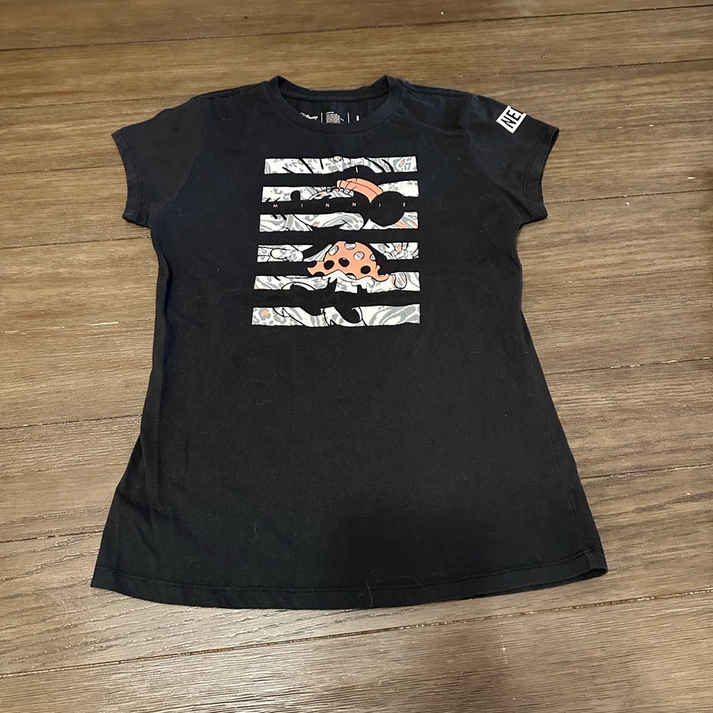 Sz Lg Women's Disney Neff Minnie Graphic shirt